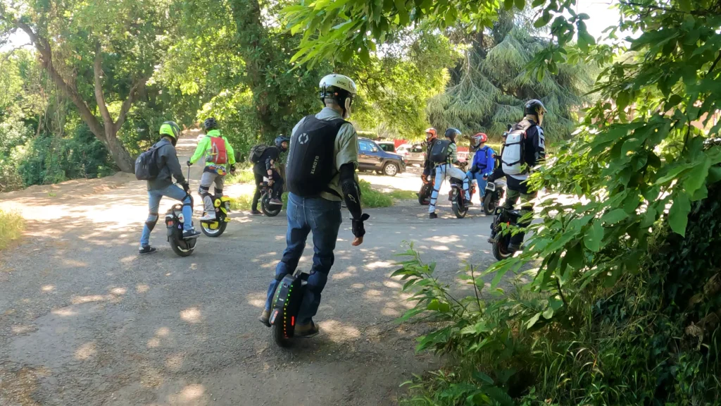 persone in monoruota